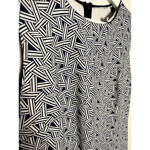 Diane Von Furstenburg "Regenna" White and Blue Print Sleeveless Dress SZ 10 - Picture 3 of 7